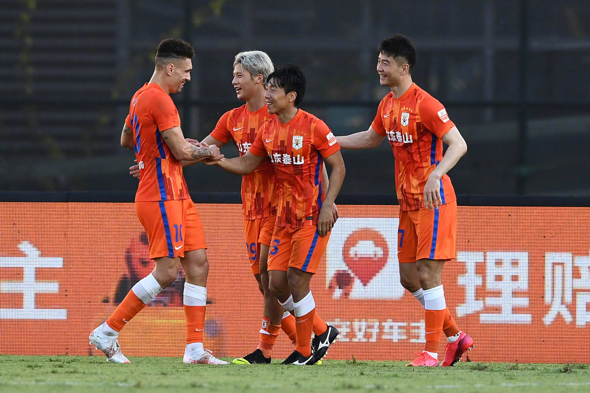 天津泰达主场惨败山东鲁能，降入降级区的简单介绍