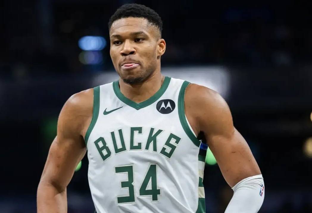 字母哥险胜狂砍50分，猛龙关键表现点燃全场！的简单介绍