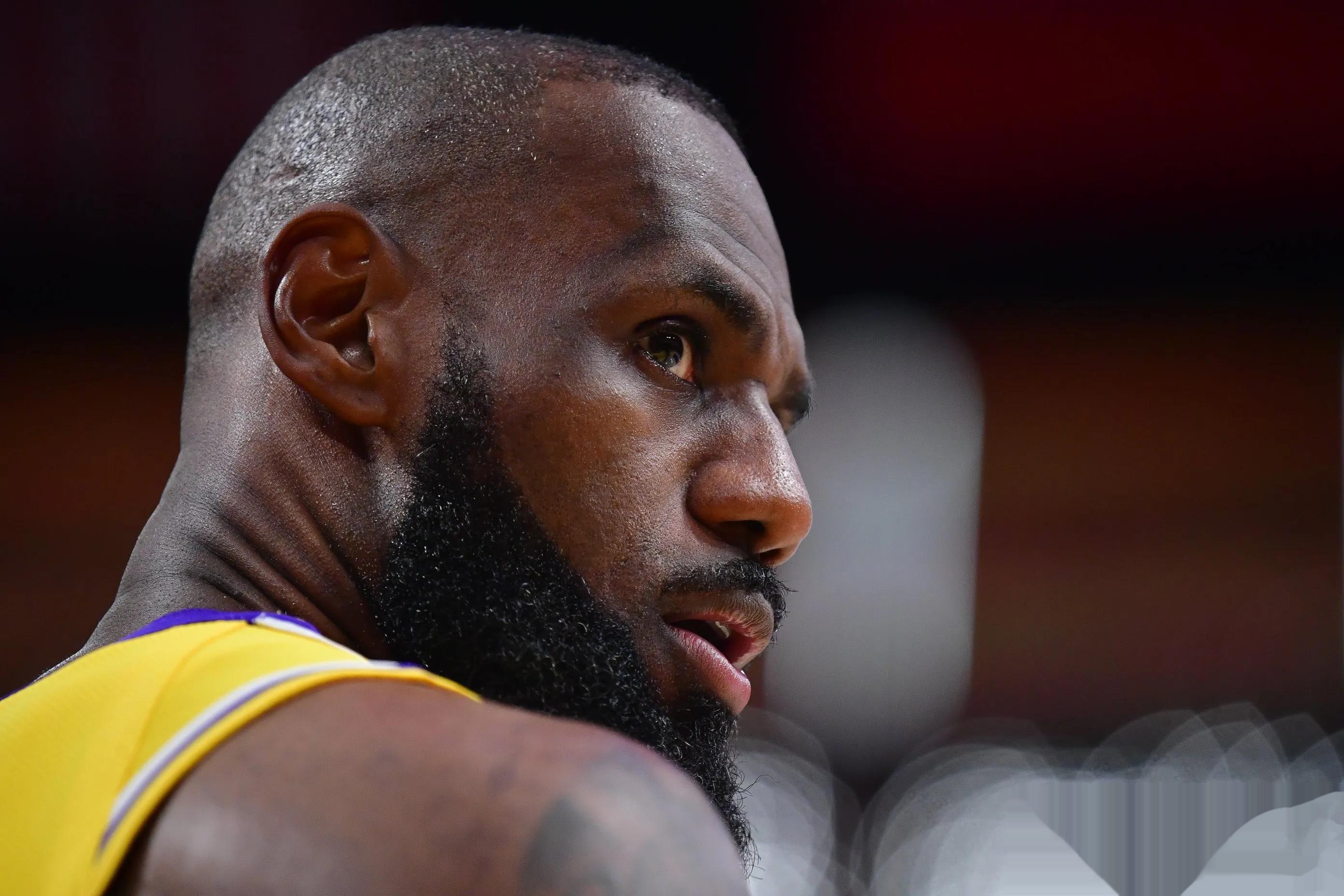 凯尔特人官方公布新规，逆转取胜引发争议，湖人球迷热议！的简单介绍