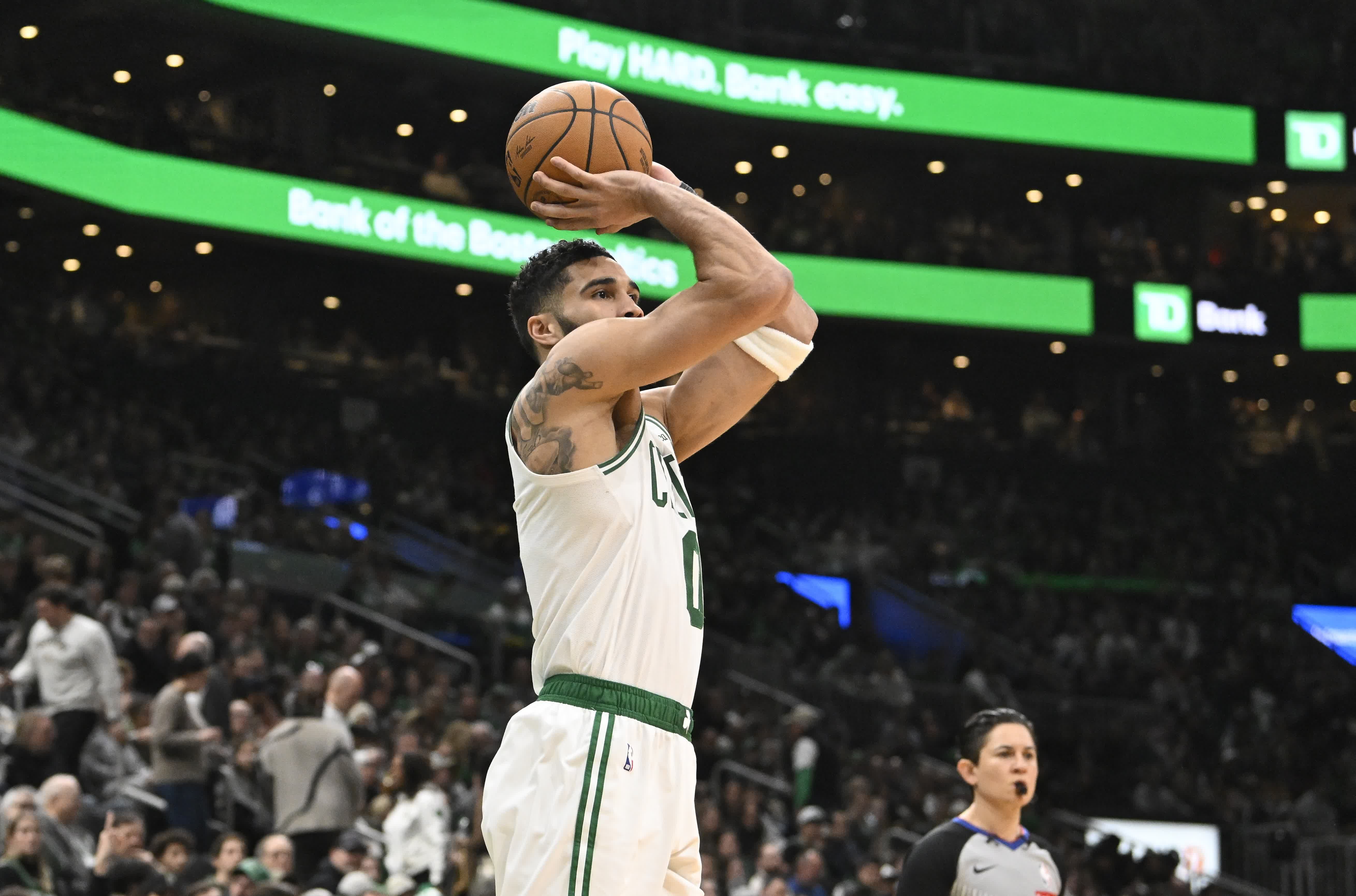 塔图姆关键节点问鼎冠军,加拿大队带队取胜!